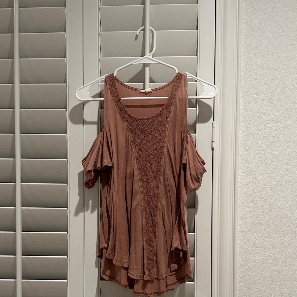 Women's Cold Shoulder Top in Mauve